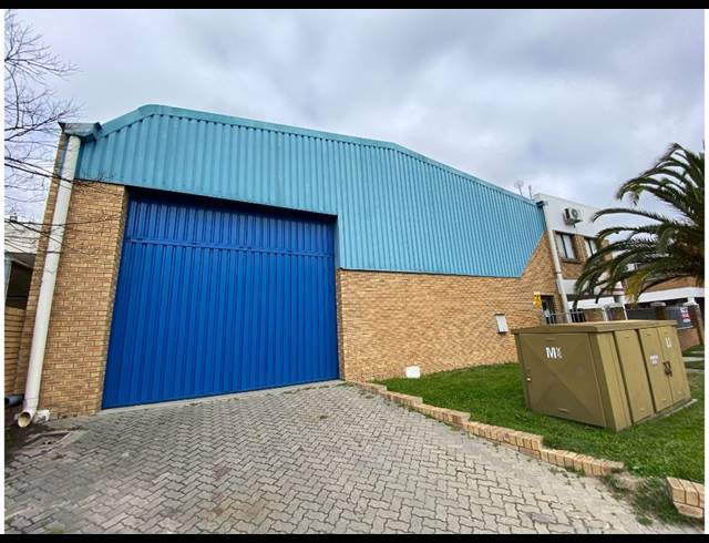 1,490M² WAREHOUSE FOR SALE IN KILLARNEY GARDENS